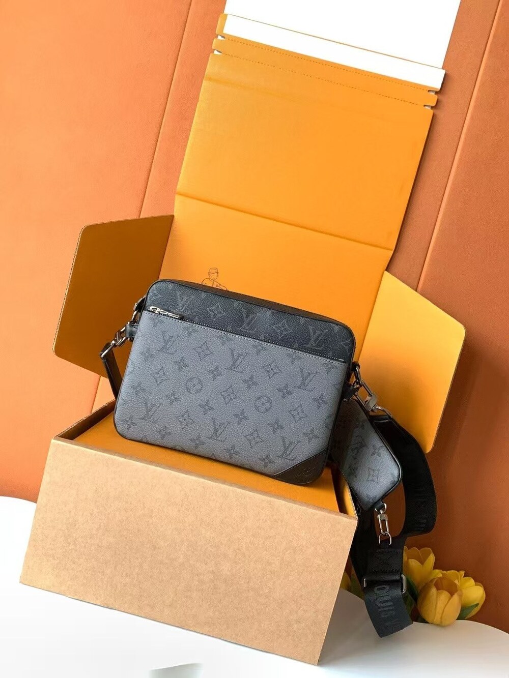 Louis Vuitton Trio Messenger